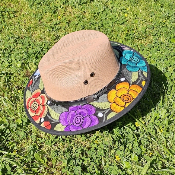 Embroidered Hats. - Picture 12 of 15